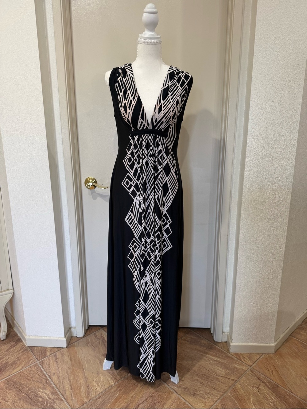 Olian Black & White Geometric V-Neck Maxi Dress